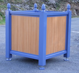 Poteaux avec décor tête de potelet pigne de pin en option